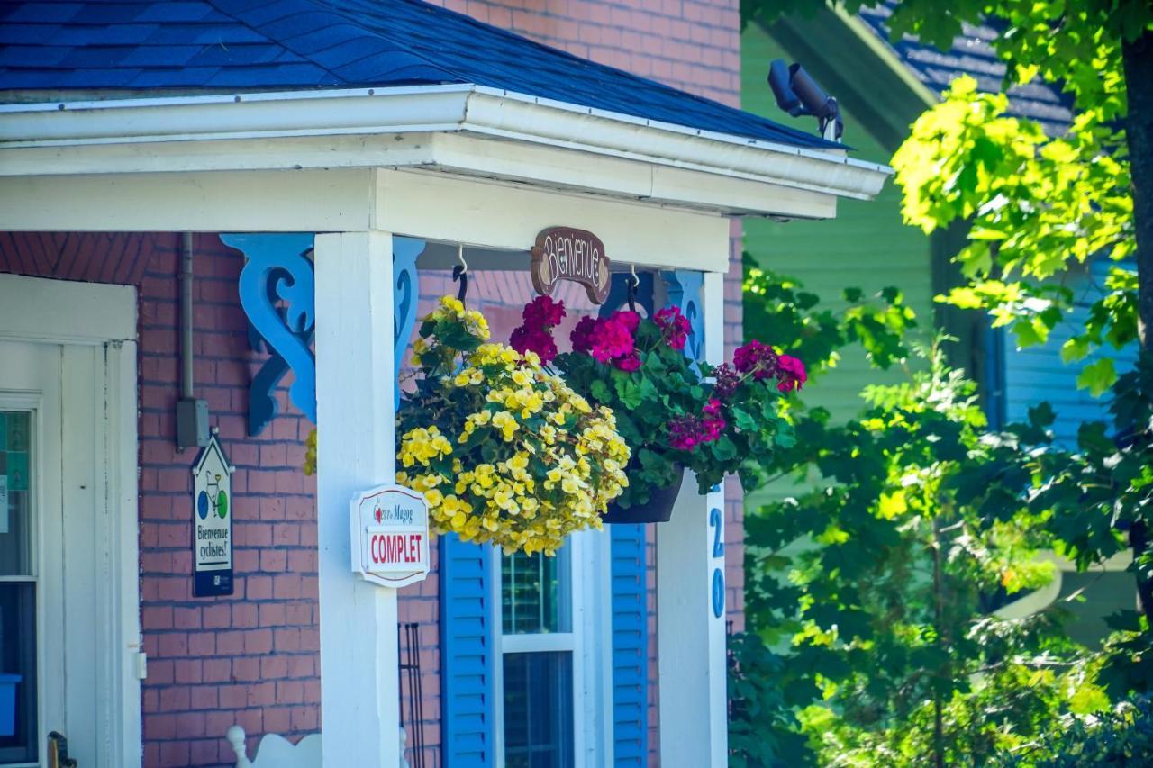 Au Coeur De Magog Bed & Breakfast Екстериор снимка