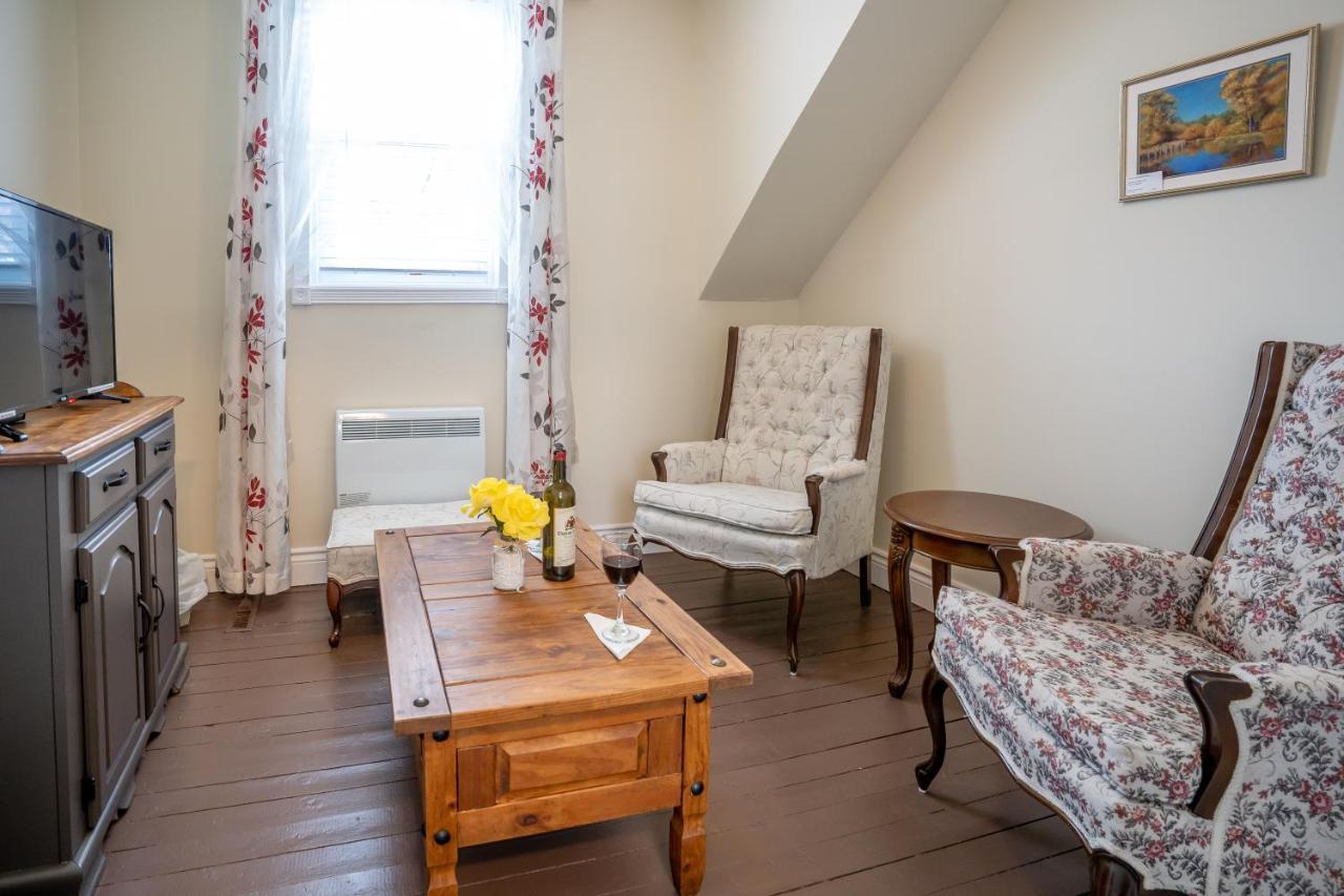 Au Coeur De Magog Bed & Breakfast Екстериор снимка