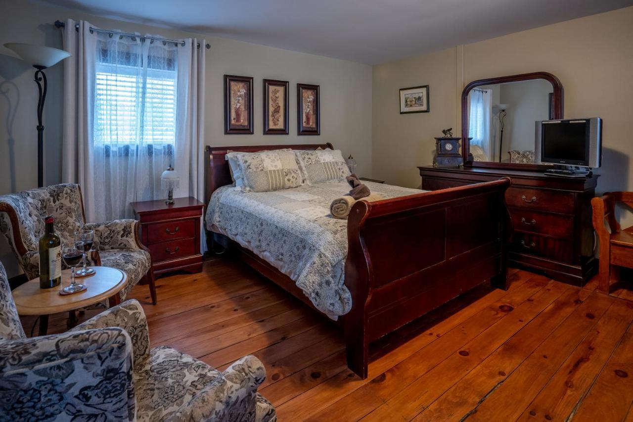 Au Coeur De Magog Bed & Breakfast Екстериор снимка