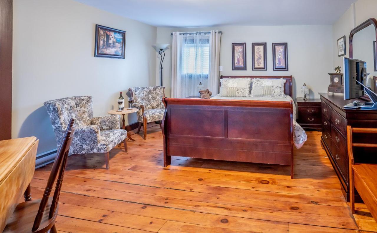 Au Coeur De Magog Bed & Breakfast Екстериор снимка
