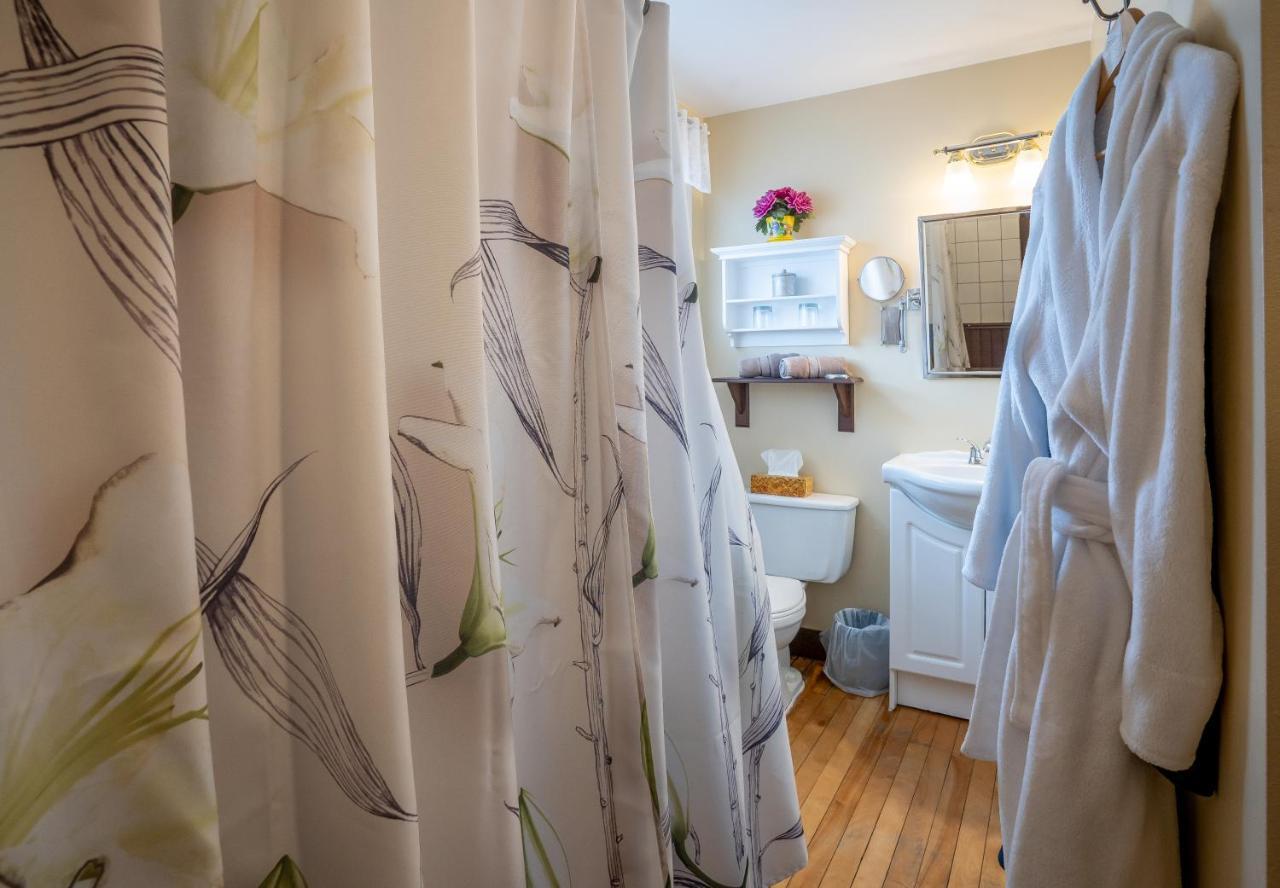 Au Coeur De Magog Bed & Breakfast Екстериор снимка