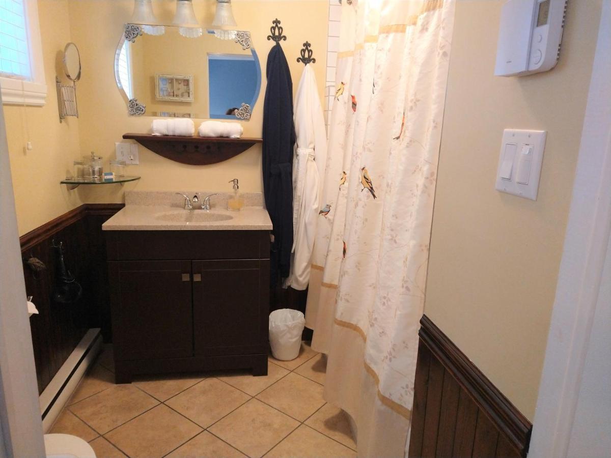 Au Coeur De Magog Bed & Breakfast Екстериор снимка