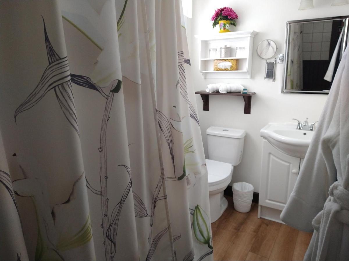 Au Coeur De Magog Bed & Breakfast Екстериор снимка
