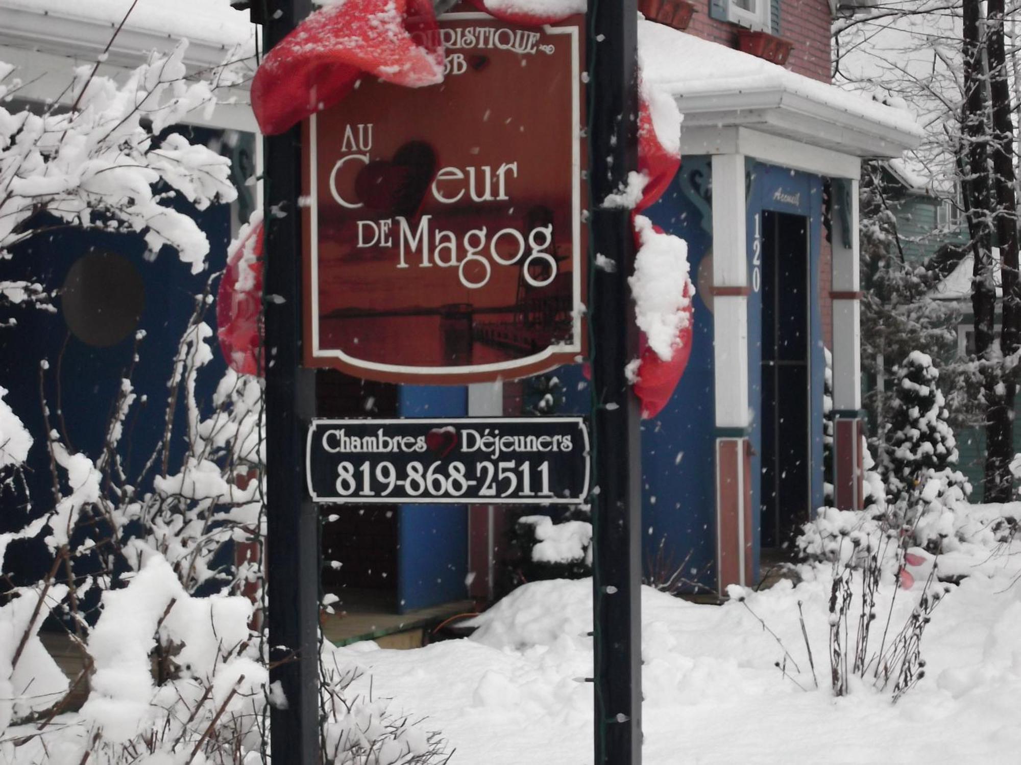 Au Coeur De Magog Bed & Breakfast Екстериор снимка