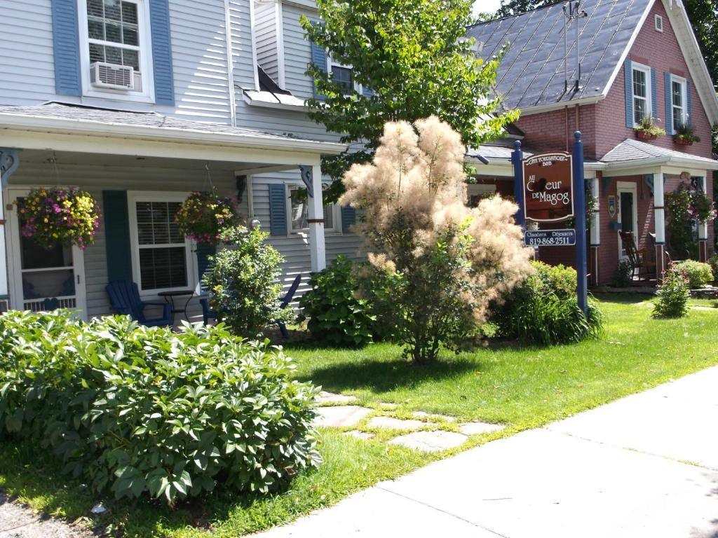 Au Coeur De Magog Bed & Breakfast Екстериор снимка