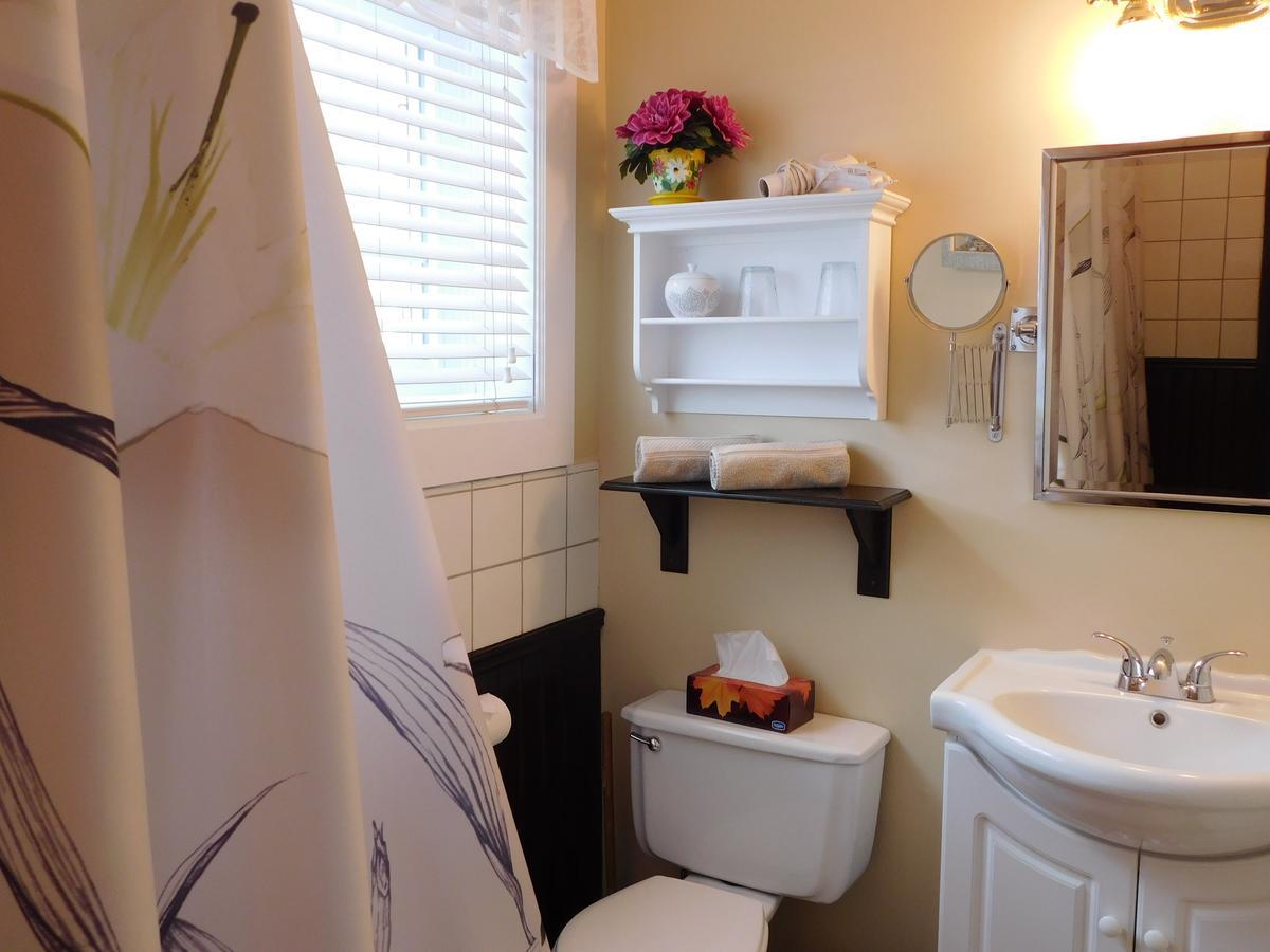 Au Coeur De Magog Bed & Breakfast Екстериор снимка