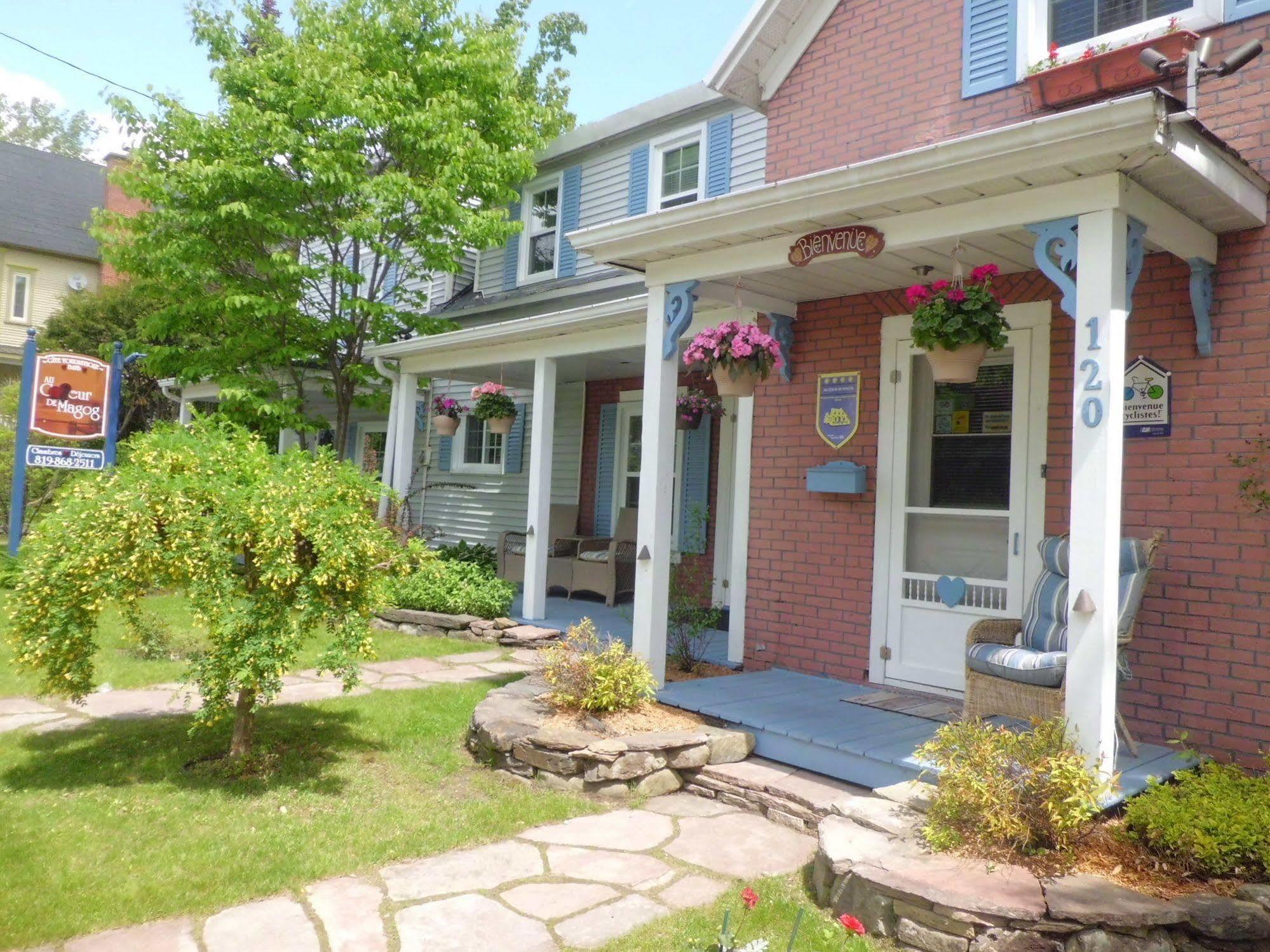 Au Coeur De Magog Bed & Breakfast Екстериор снимка
