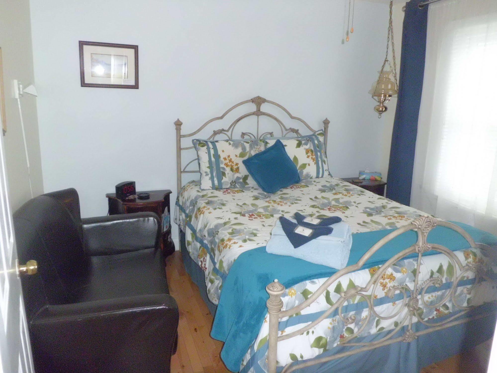 Au Coeur De Magog Bed & Breakfast Екстериор снимка
