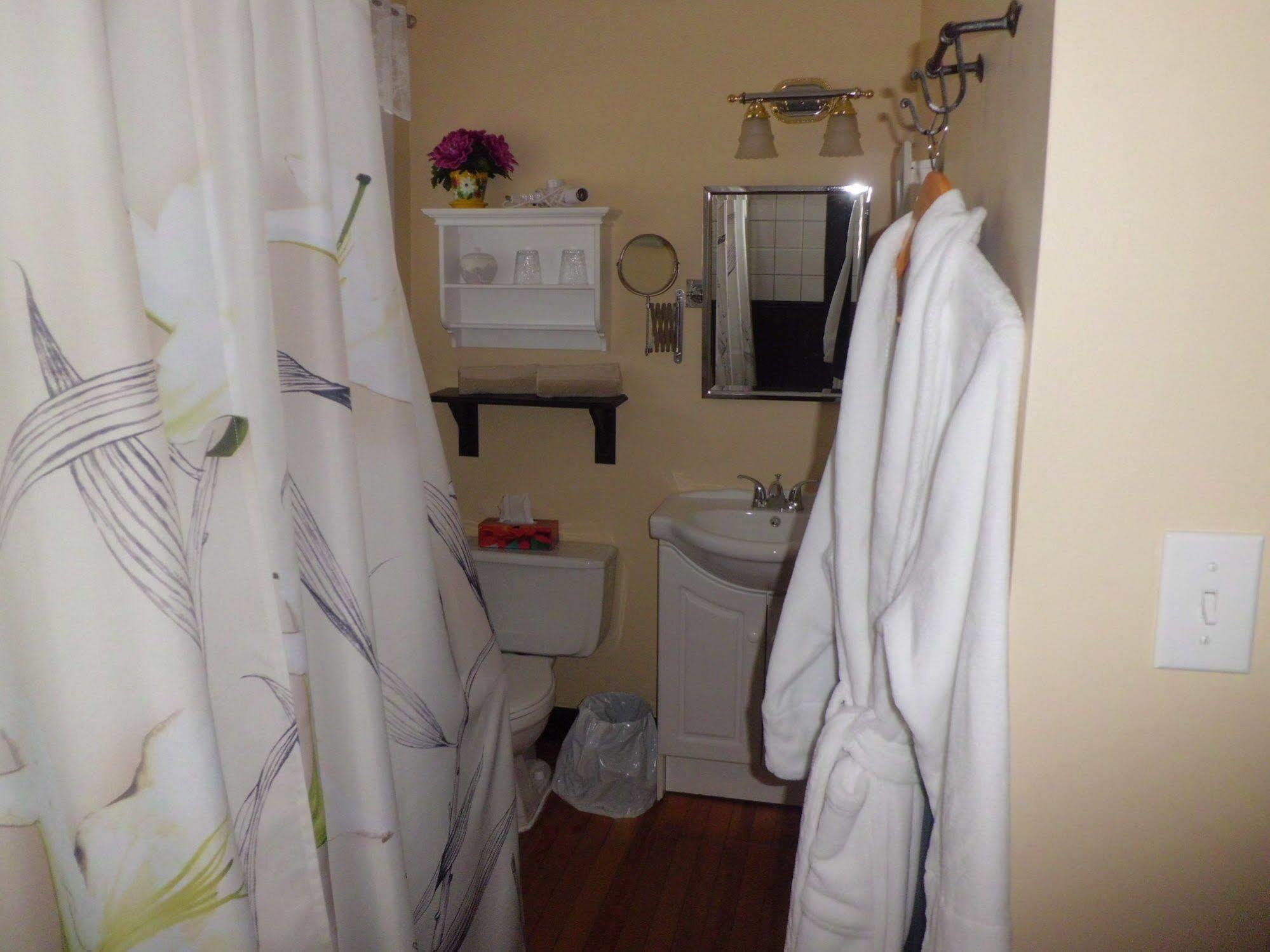 Au Coeur De Magog Bed & Breakfast Екстериор снимка