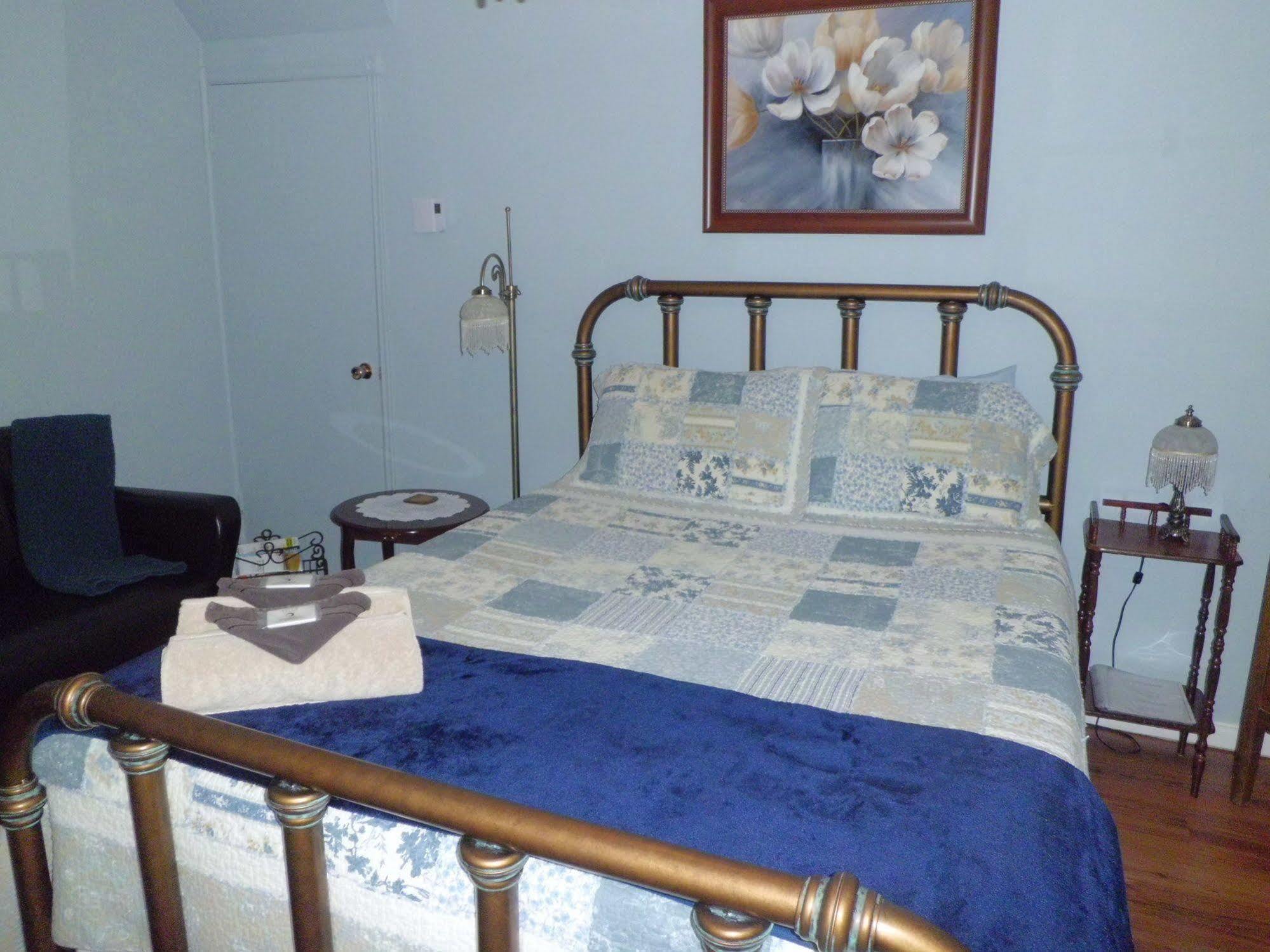 Au Coeur De Magog Bed & Breakfast Екстериор снимка