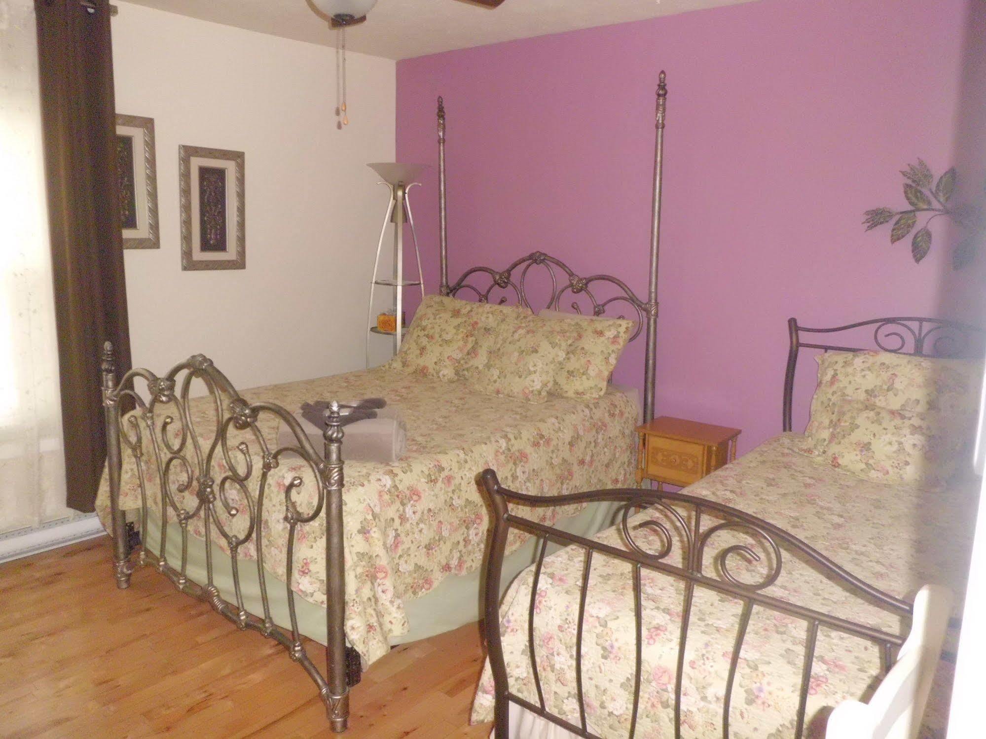 Au Coeur De Magog Bed & Breakfast Екстериор снимка