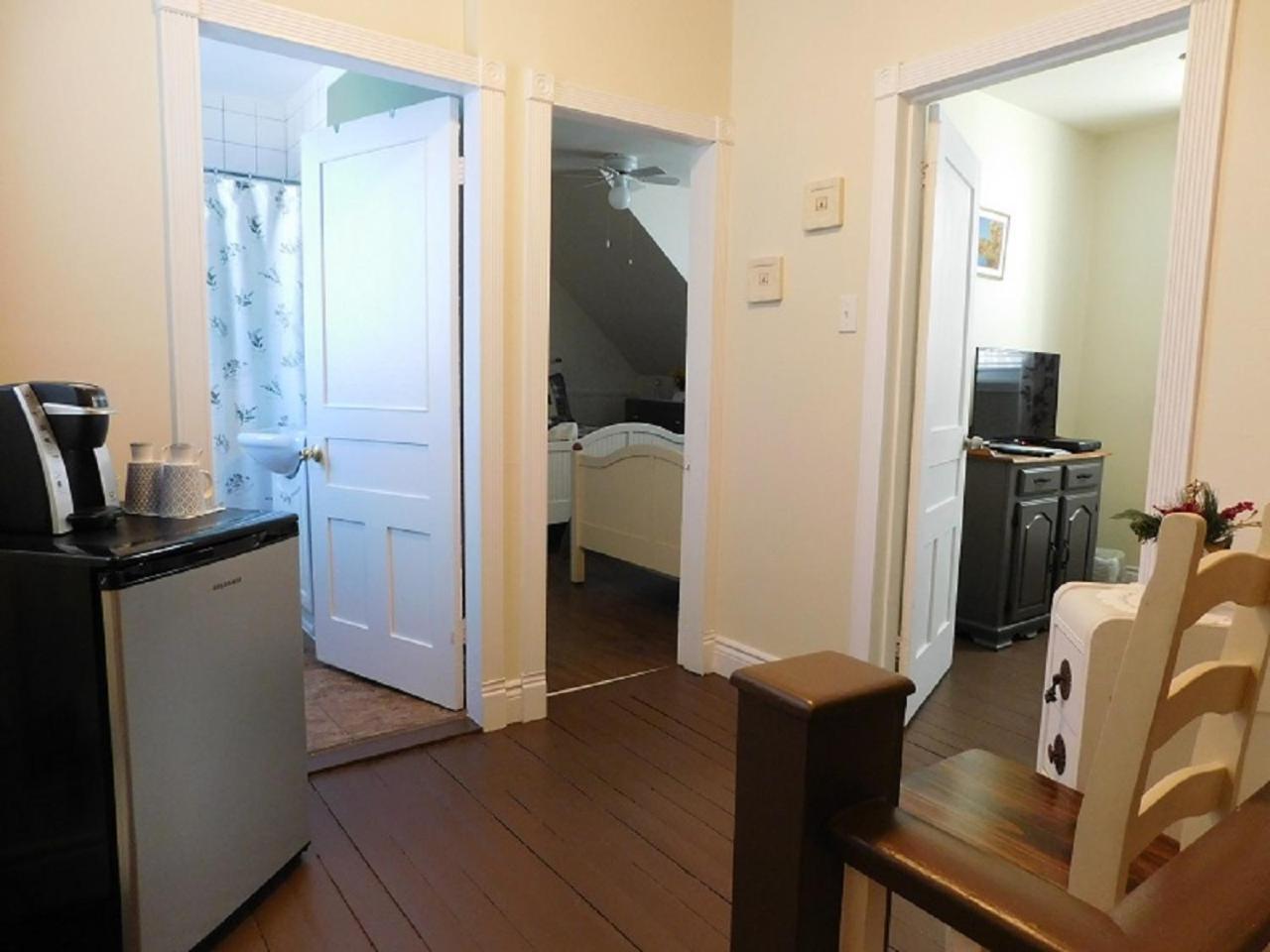 Au Coeur De Magog Bed & Breakfast Екстериор снимка